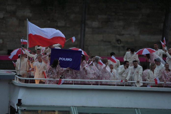 Polscy sportowcy podczas ceremonii otwarcia Igrzysk Olimpijskich w Paryżu.