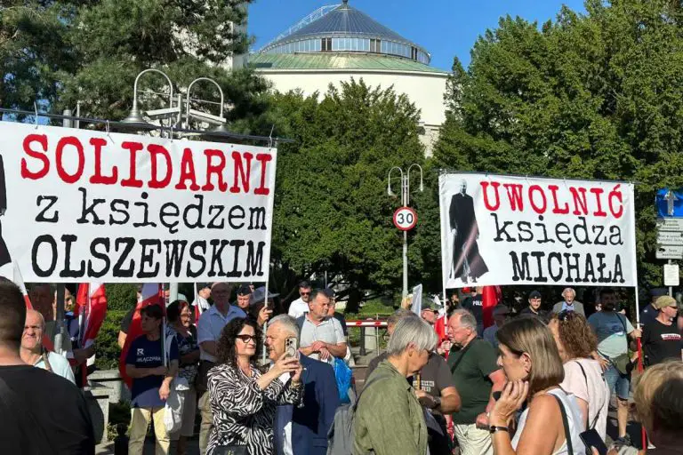 Protest w obronie ks. Olszewskiego.