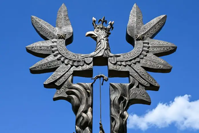 Pomnik Ofiar Ludobójstwa na Kresach Wschodnich w Domostawie. Foto: PAP