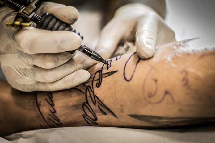 Tatuaż. Zdjęcie ilustracyjne. Źródło: p[ixabay