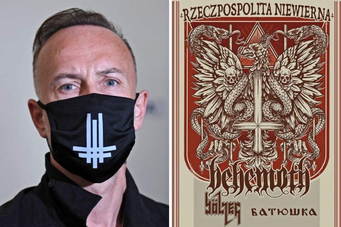 Nergal i plakat, który nie znieważa polskiego godła. / Foto: PAP/internet