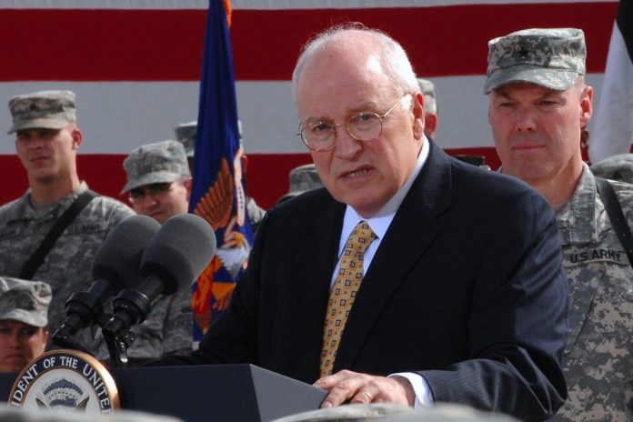 Dick Cheney przemawia do żołnierzy US Army w 2008 roku. Zdjęcie ilustracyjne. Foto: US Army/wikimedia