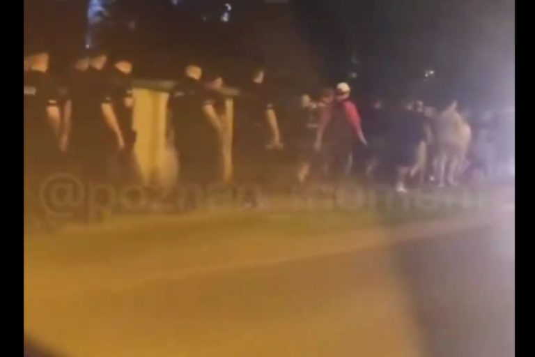 Obywatelskie patrole po atakach na Polaków. Policja: „Takie inicjatywy nie są potrzebne” [VIDEO]