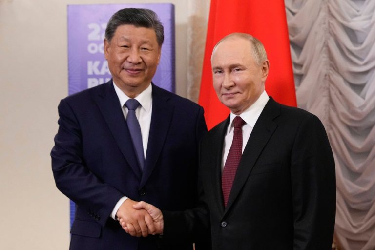 Prezydent Chin Xi Jinping i prezydent Rosji Władimir Putin. Foto: PAP/EPA