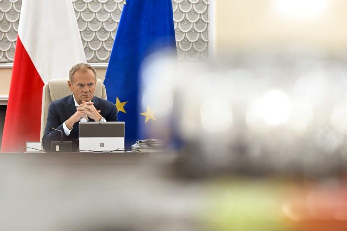 Donald Tusk podczas posiedzenia rządu.