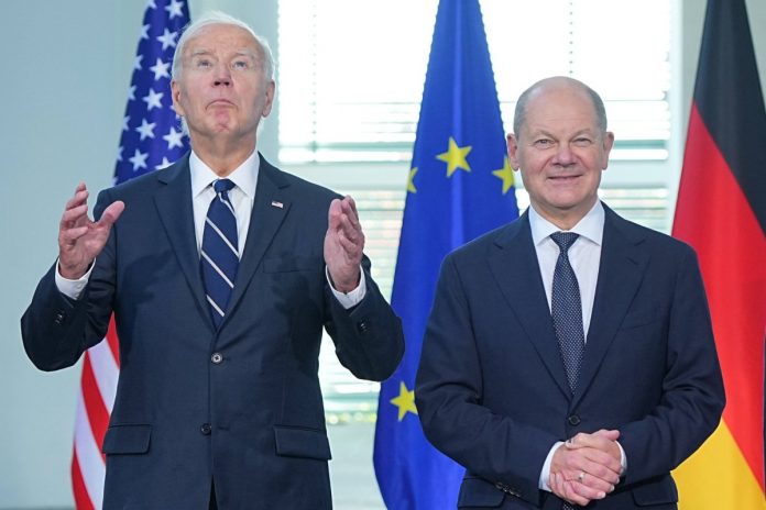 Prezydent USA Joe Biden i kanclerz Niemiec Olaf Scholz. Foto: PAP/DPA