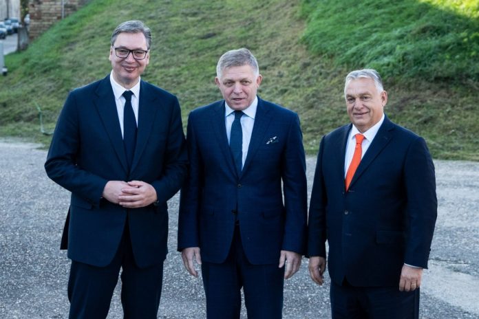 Prezydent Serbii Aleksander Vucic, premier Słowacji Robert Fico i premier Węgier Viktor Orban. Foto: PAP/EPA