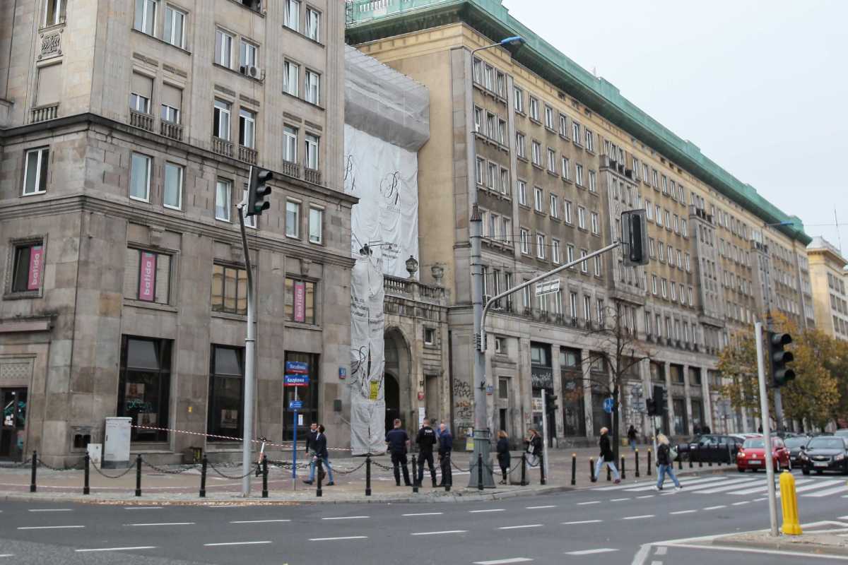 Trzęsienie ziemi w Warszawie. Zwężą główną ulicę stolicy i posadzą tam drzewa