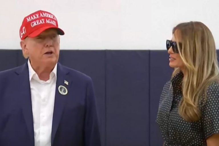 Donald i Melania Trumpowie w lokalu wyborczym Fot. YouTube/Times