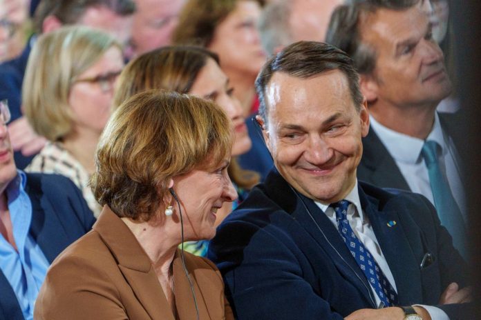 Anne Applebaum, Radosław Sikorski, USA, Polska, minister spraw zagranicznych, dziennikarka