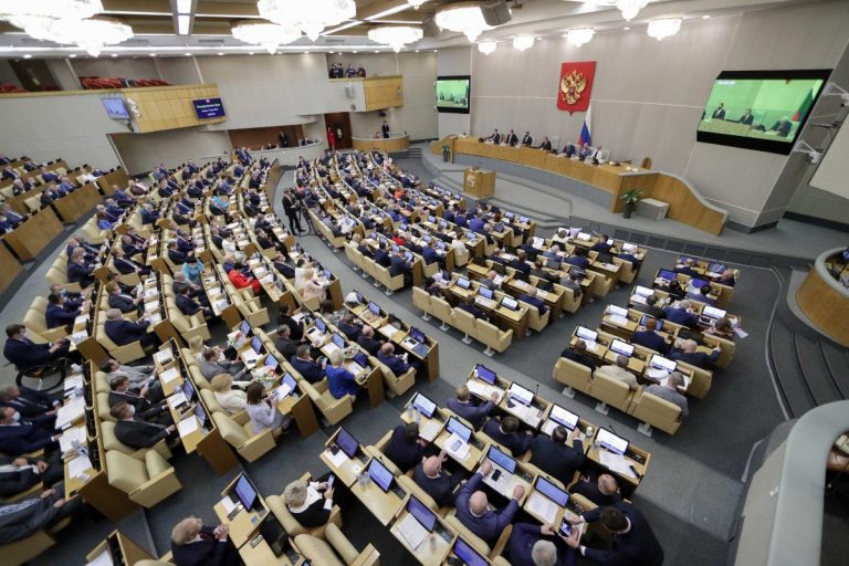 Zakaz „propagandy bezdzietności”. Nowa ustawa przyjęta przez parlament