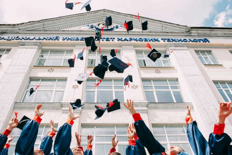 Edukacja, studia, szkoła.