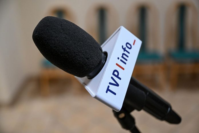 TVP Info, mikrofon.