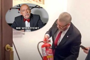 Janusz Korwin-Mikke oraz Grzegorz Braun z gaśnicą.