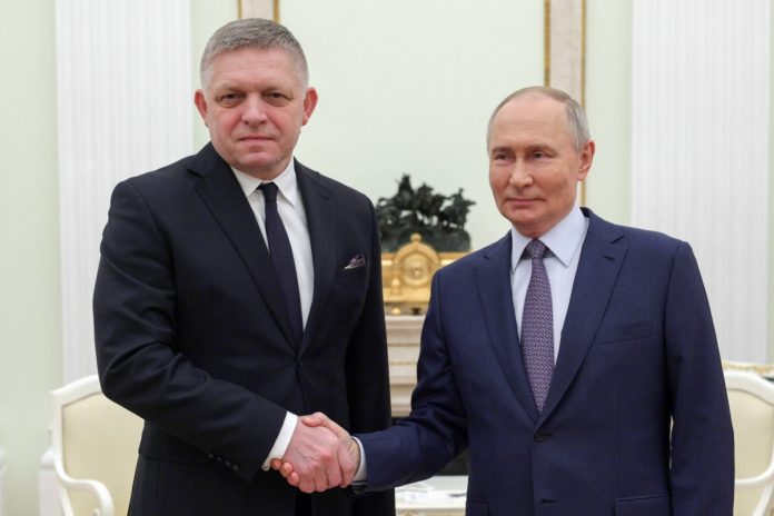 Premier Słowacji Robert Fico i prezydent Rosji Władimir Putin. Foto: PAP/EPA