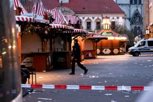 Jarmark bożonarodzeniowy w Magdeburgu tuż po ataku Saudyjczyka. Zginęły dwie osoby, ponad 60 zostało rannych, w tym 15 osób jest w stanie ciężkim.