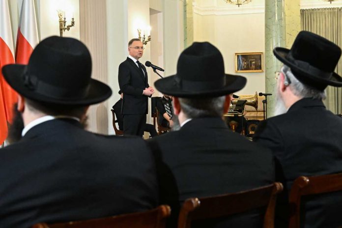 Prezydent Andrzej Duda podczas spotkania z przedstawicielami społeczności żydowskiej w Pałacu Prezydenckim, Warszawa