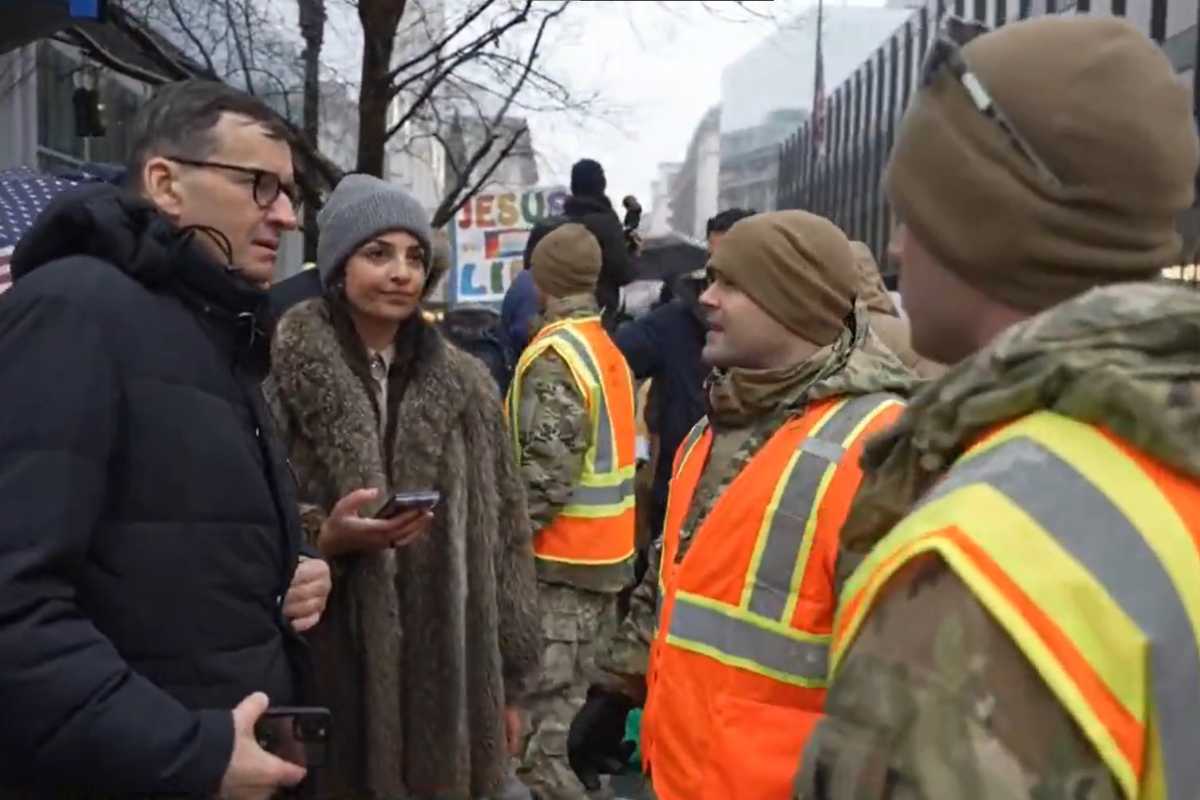 Tak Morawiecki próbował wejść na wiec Trumpa. „Pokazał stronę w Wikipedii” [VIDEO]