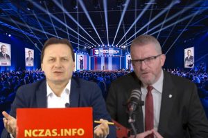 Tomasz Sommer oraz Grzegorz Braun na tle konwencji Konfederacji.