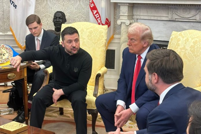 Prezydent Ukrainy Wołodymyr Zełenski, prezydent USA Donald Trump i wiceprezydent USA J.D. Vance w Gabinecie Owalnym w Białym Domu. Foto: pront screen X