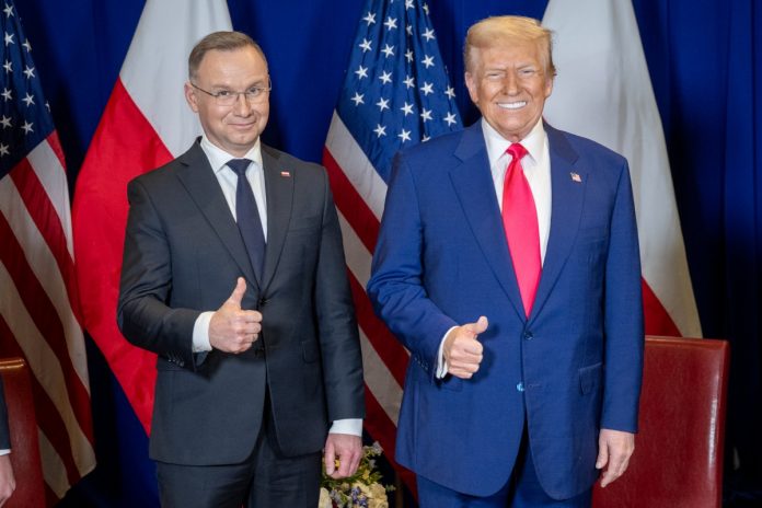 Prezydent Andrzej Duda i prezydent Donald Trump po spotkaniu. Foto: X;White House