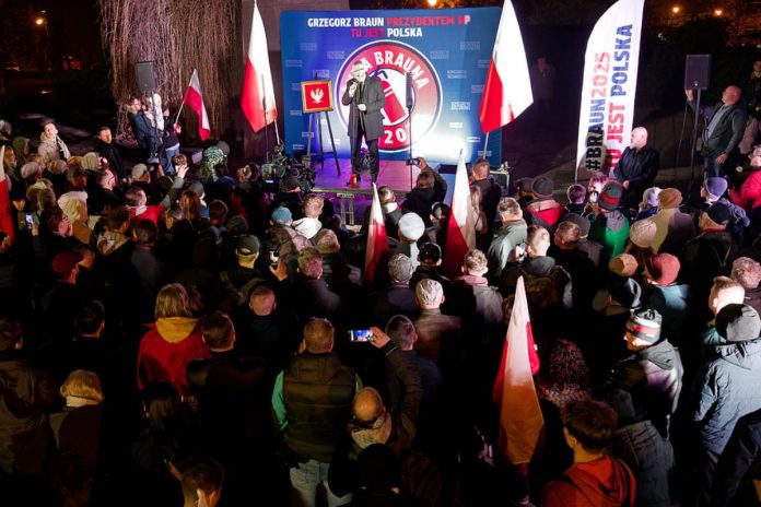 Kandydat na prezydenta Polski Grzegorz Braun na spotkaniu z wyborcami w Piotrkowie Trybunalskim. Foto: X/Grzegorz Braun