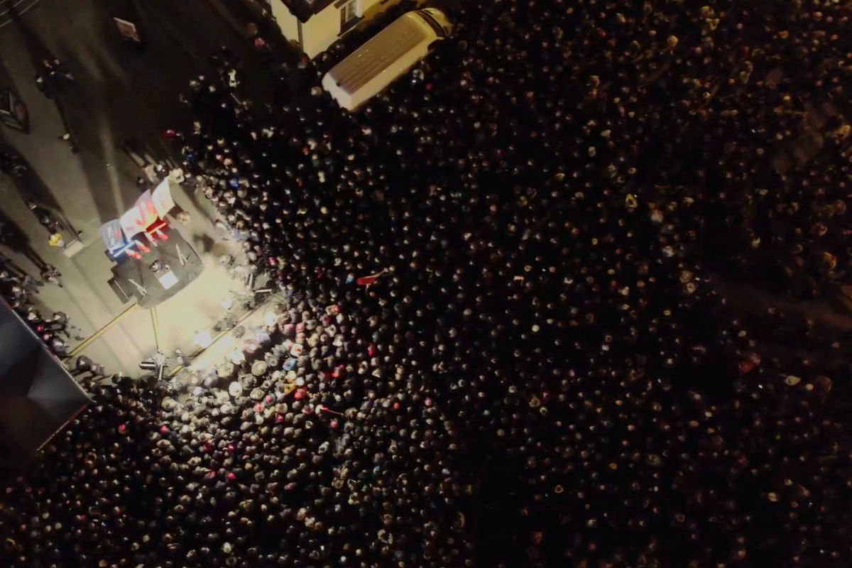 Gigantyczne tłumy, wsparcie Bosaka i wizyta Stanowskiego na wiecach Mentzena. „Musimy skruszyć partyjny beton” [FOTO/VIDEO]