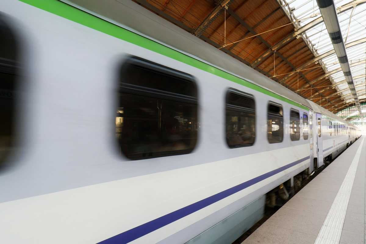 Rząd ogłasza „sukces”! PKP będzie się wlec za pieniądze z KPO