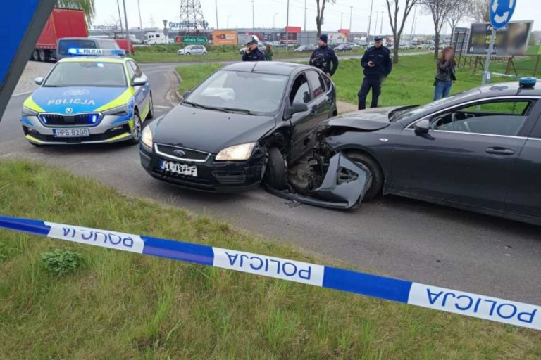 Zgorzelec Gruzini wjechali w radiowóz, uciekając przed policją.