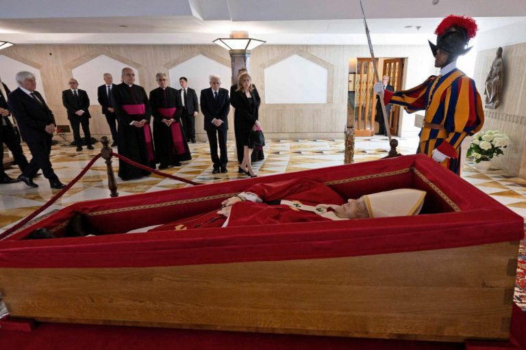 Trumna z papieżem Franciszkiem. /Foto: VATICAN MEDIA/PAP/EPA