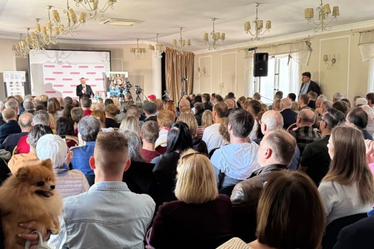Grzegorz Braun podczas wystąpienia na XVI Konferencji Prawicy Wolnościowej. Foto: Tomasz Sommer