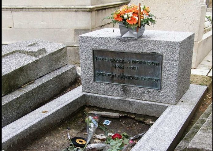 Grób Morrisona na Pere Lachaise Fot. Krzysztof Mizera Wikipedia domena publiczna