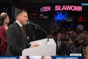 Sławomir Mentzen podczas wieczoru wyborczego