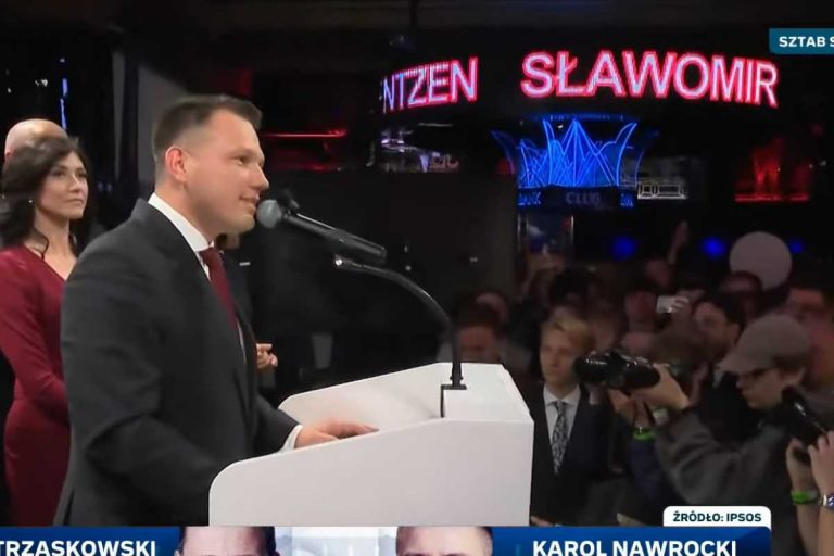 Sławomir Mentzen podczas wieczoru wyborczego
