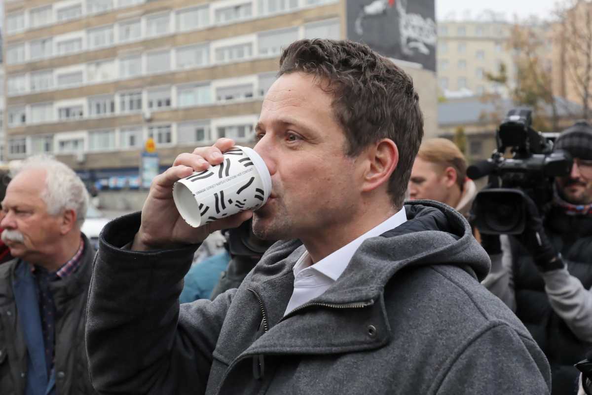 Kontrowersje wokół losowania przed debatą w TVP. Poszło o Trzaskowskiego. „Niesamowity szczęściarz”