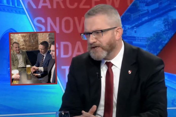 Grzegorz Braun oraz Sławomir Mentzen na piwie z Rafałem Trzaskowskim i Radosławem Sikorskim.