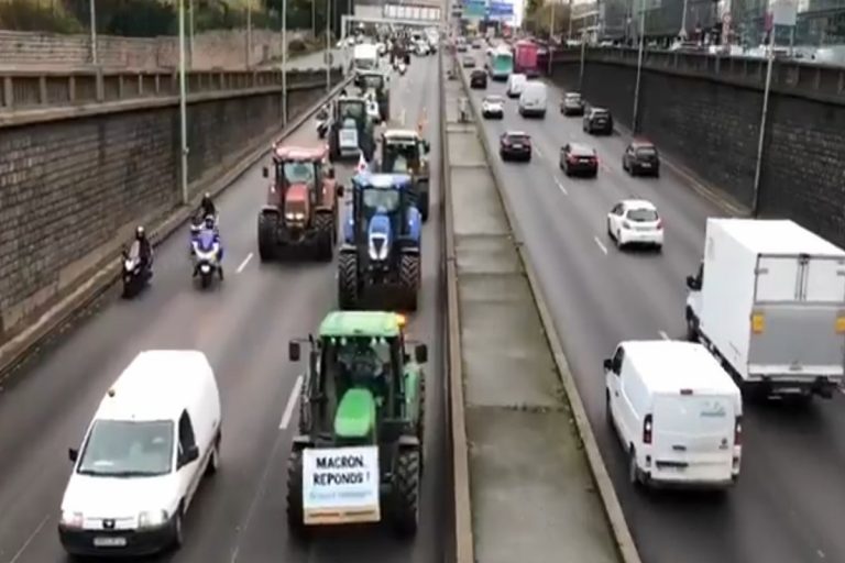 „Wściekli rolnicy”. Traktory w centrum miasta
