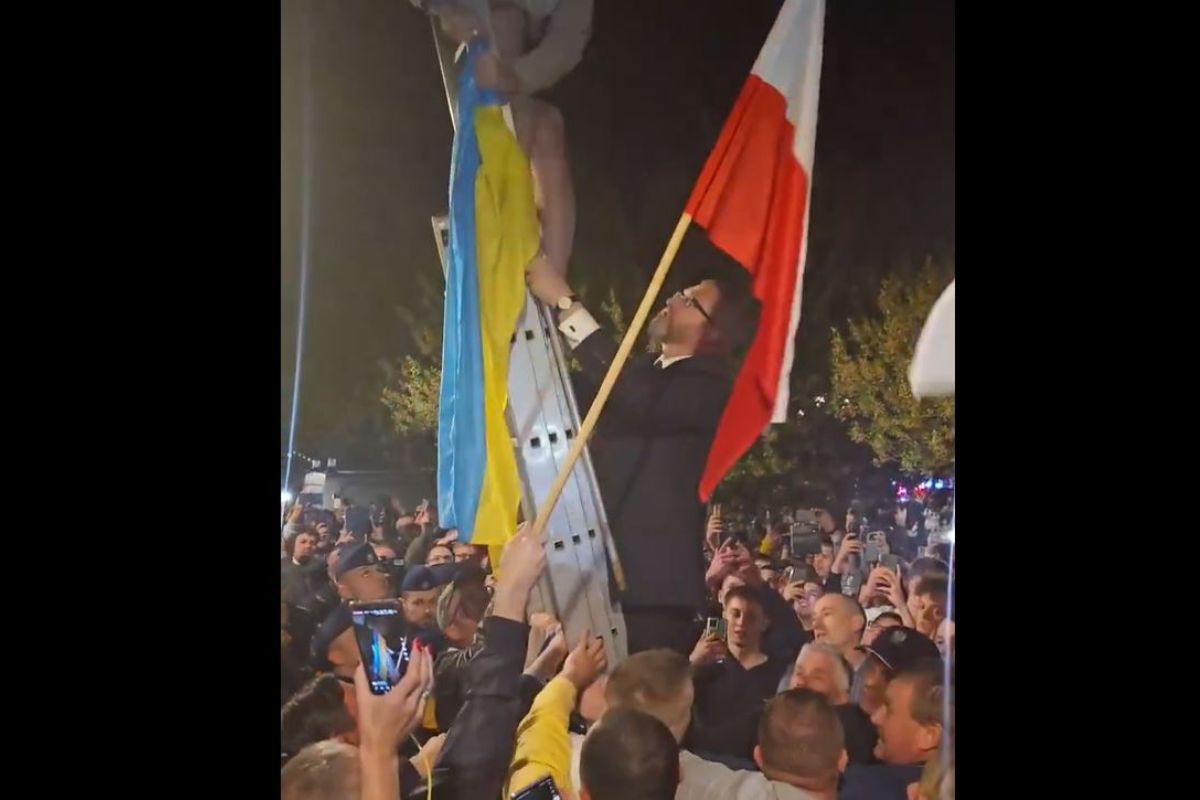 „Echo sprzed 80 lat”. Policja wkracza do akcji po wiecu Brauna. Radny grzmi o napadzie i dzikim tłumie [VIDEO]