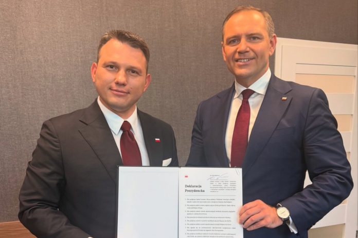 Sławomir Mentzen i Karol Nawrocki z deklaracją prezydencką. Foto: X/Sławomir Mentzen