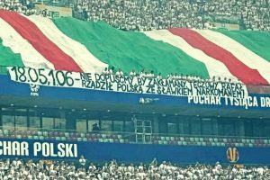 Najnowszy transparent, wywieszony przez kibiców Legii podczas finałowego meczu o Puchar Polski. / Foto: screen/Prawa Strona Polski/Facebook