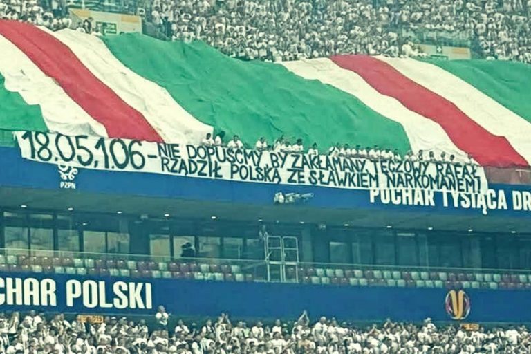 Najnowszy transparent, wywieszony przez kibiców Legii podczas finałowego meczu o Puchar Polski. / Foto: screen/Prawa Strona Polski/Facebook