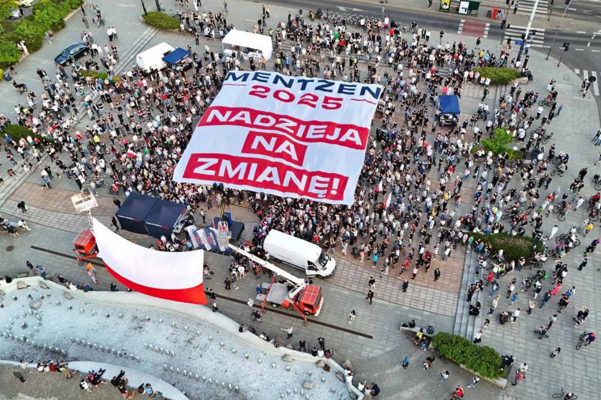 Mentzen świetnie przyjęty w Łodzi. „Musimy im pokazać, gdzie jest ich miejsce” [VIDEO]