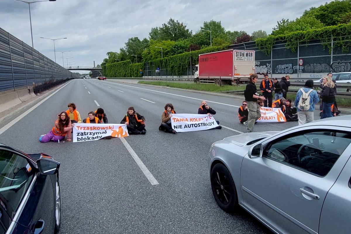 Brak poważnych wyroków rozzuchwala. Ostatnie Pokolenie blokuje S8 w Warszawie i zapowiada kolejne utrudnienia