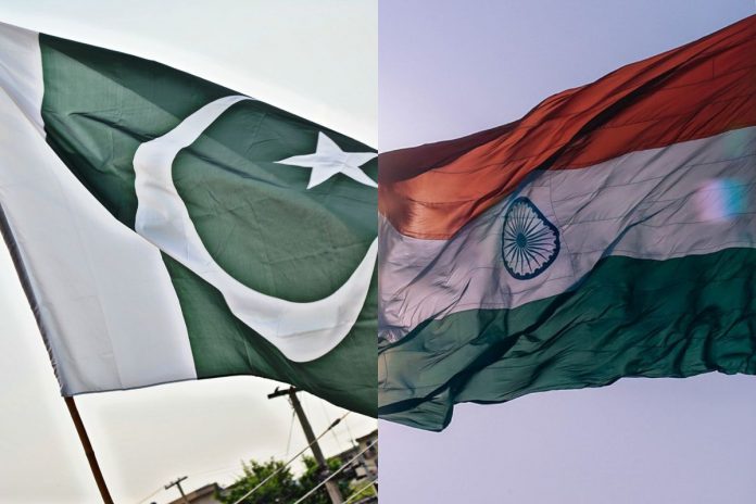 Flagi Pakistanu oraz Indii.