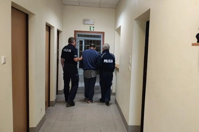 imigrant afganczyk policja