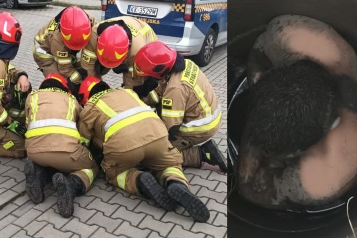 krakow straz pozarna straz miejska studzienka kanalizacyjna
