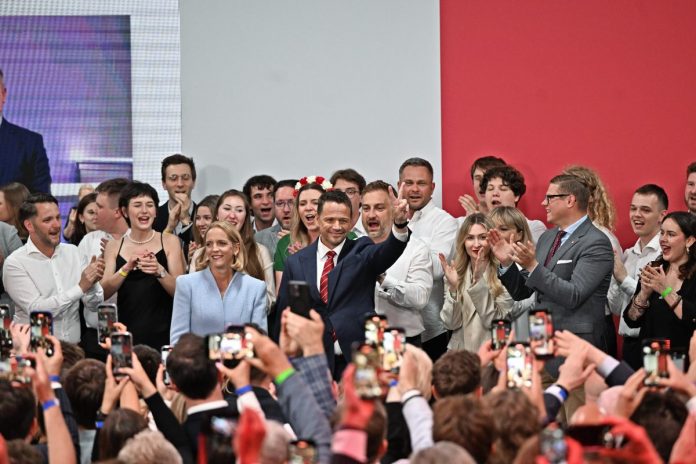 Rafał Trzaskowski po ogłoszeniu sondażowych wyników II tury wyborów prezydenckich. / Foto: PAP