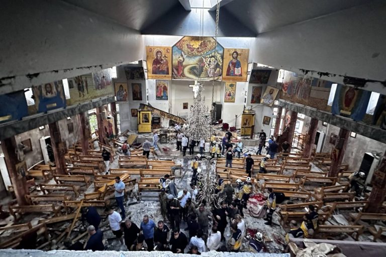 Zamachowiec samobójca zabił w niedzielę 20 osób i ranił 52 podczas mszy w chrześcijańskim kościele w Damaszku. Foto: PAP/Abaca