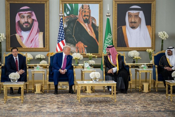 Donald Trump oraz Mohammed Bin Salman Al Saud.