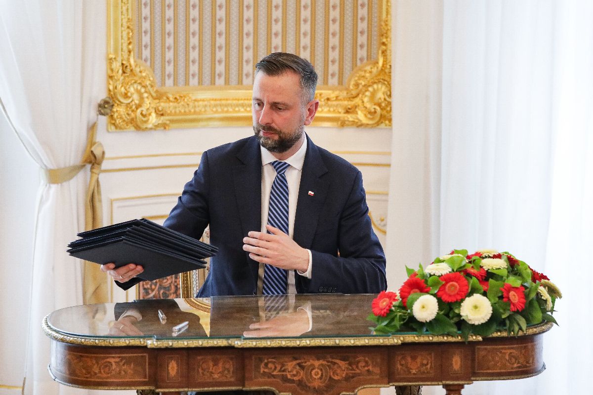 Sensacyjne doniesienia z PSL. Działacze pytani o koalicję z PiS i Konfederacją. W tle fotel premiera dla Kosiniaka-Kamysza